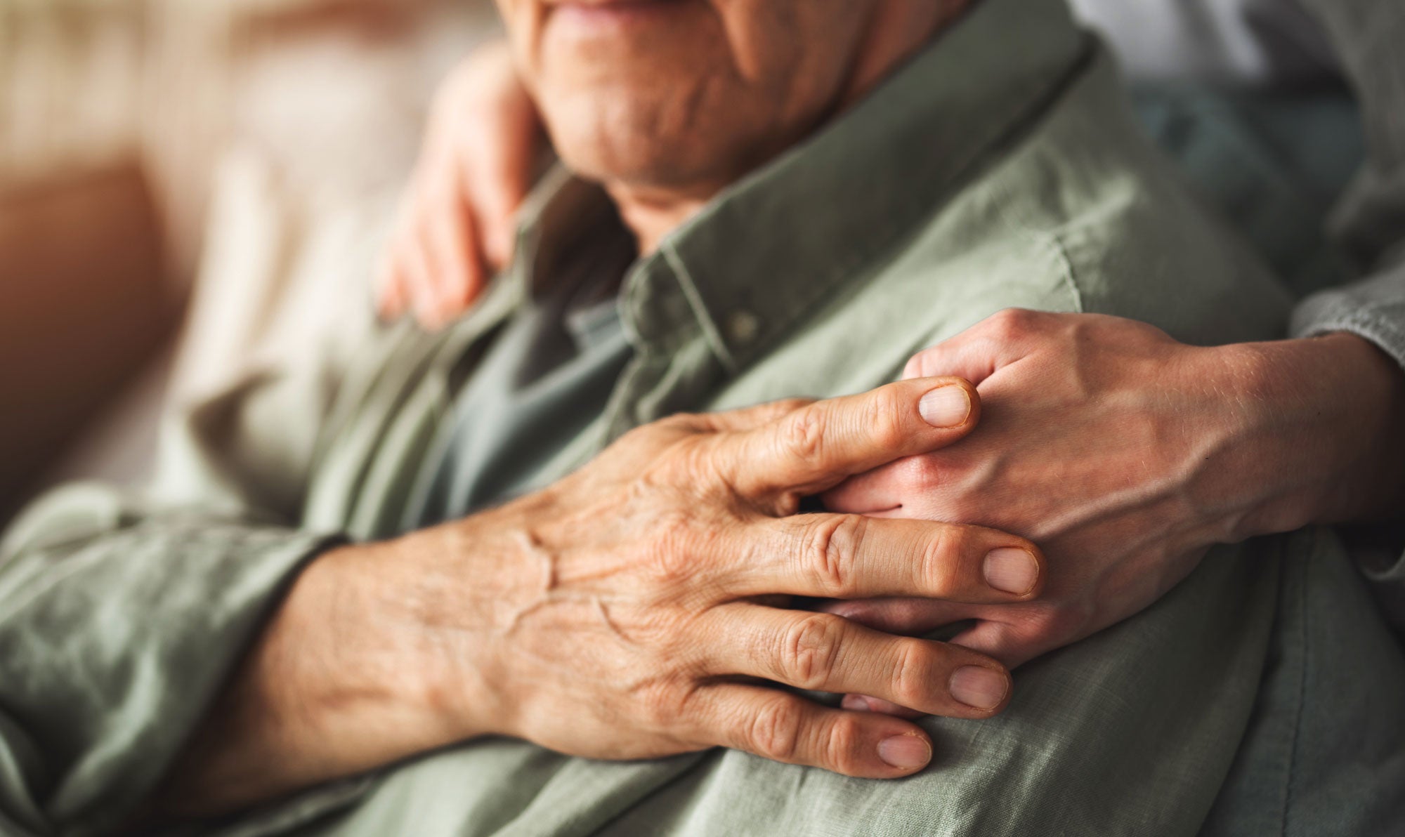 Who to Contact When You’re Worried About an Elderly Parent